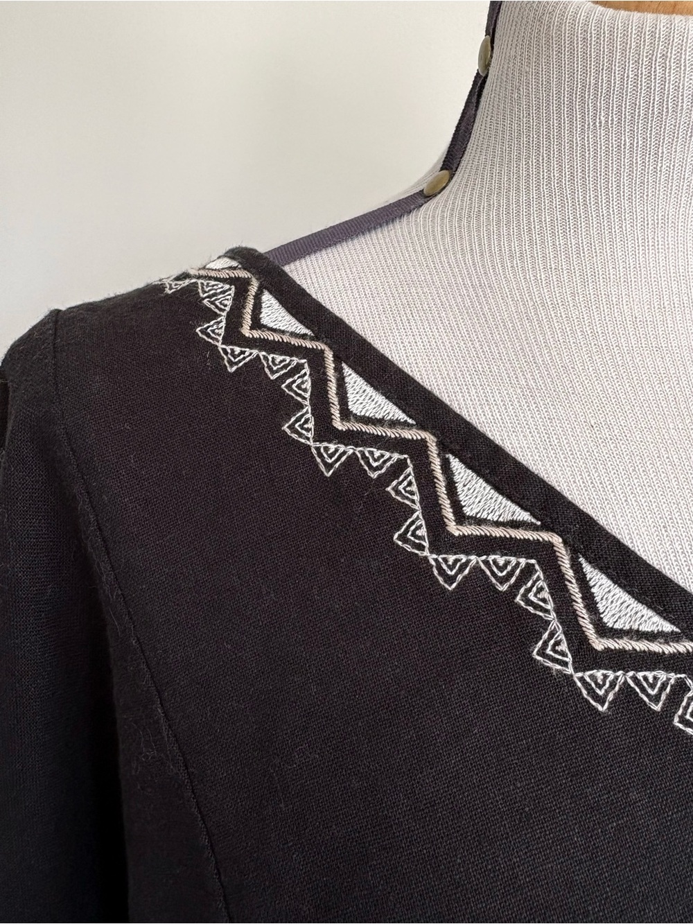 Linen Embroidered Top - Picture 2 of 7